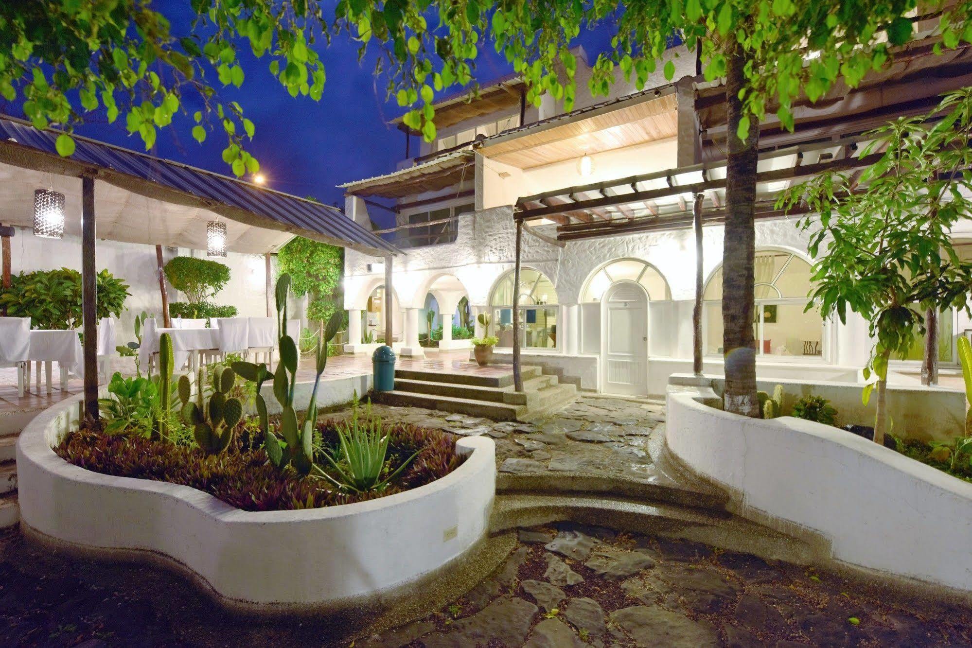 Bed and Breakfast Casa Opuntia Пуерто-Бакерісо-Морено Екстер'єр фото